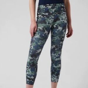 Athleta Ultimate Stash 7/8 Yoga Leggings Tights in Cloud Camo Size Medium
